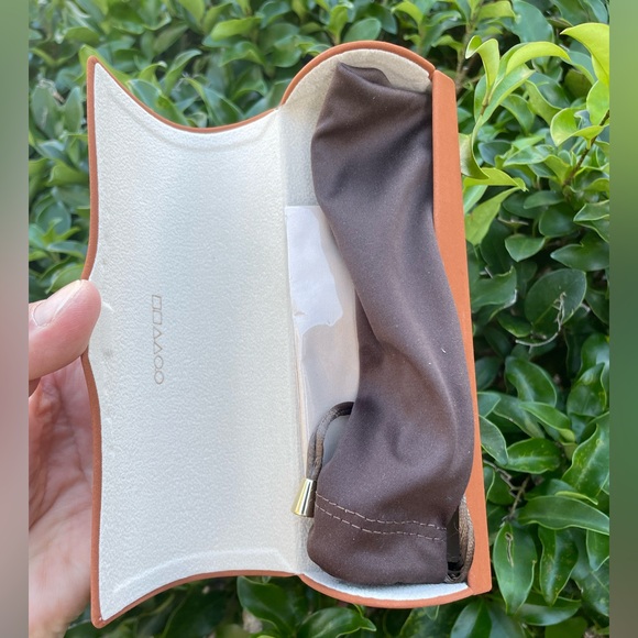 Gregory Peck Terracotta Glasses Case - Picture 2 of 2